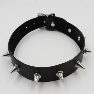 COLLAR DE CUERO CON PUAS